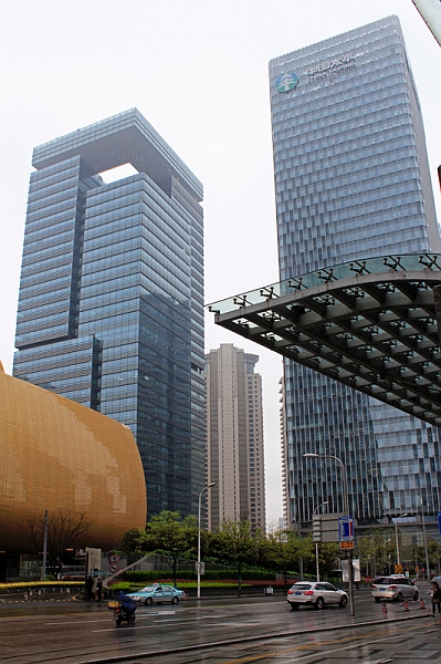 2017-04-07_102942 china-2017.jpg - Pudong - viele namenlose Wolkenkratzer